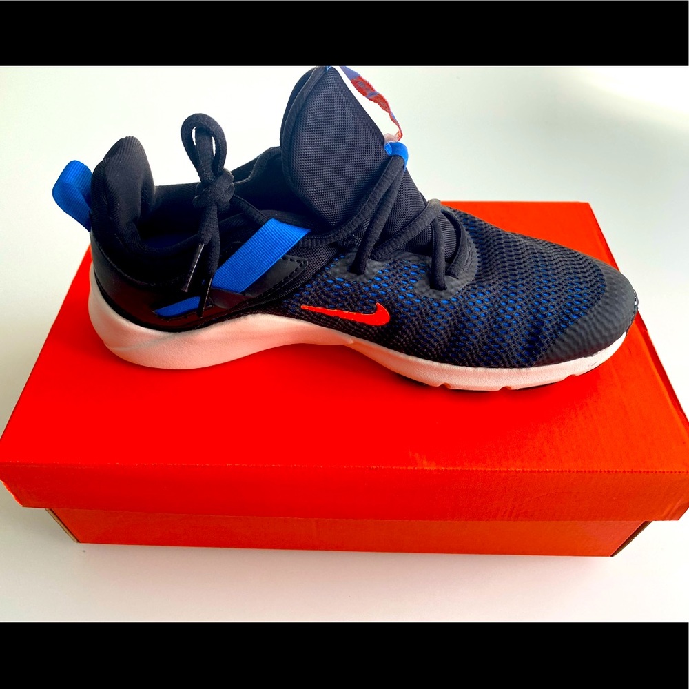 Brand New Nike Legend Essential - Blk/Blue/Orange Sz 7.5 Mens